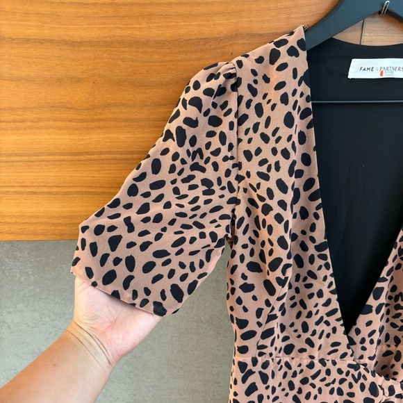 Fame And Partners - Tan & Black Leopard Print Short Sleeve Wrap Dress, Size 0 - Picture 8 of 13